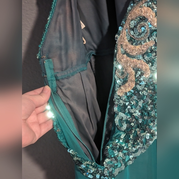 Vintage Mike Benet Formals Green Sequined/Beaded Gown Sz 8 - Picture 2 of 10